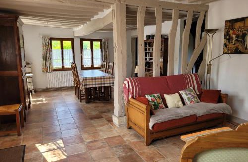 Le Bec-Hellouin House | La Porterie face à l'abbaye