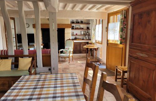 Le Bec-Hellouin House | La Porterie face à l'abbaye