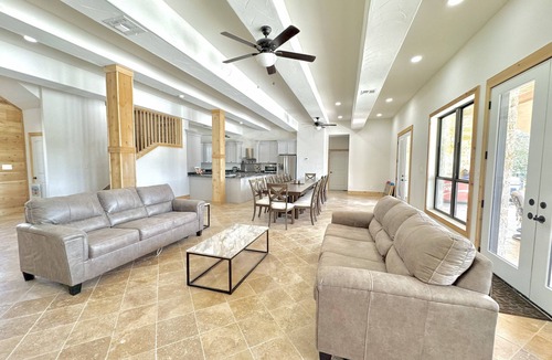 Sabinal House | La Posada - Luxury Hill Country Getaway