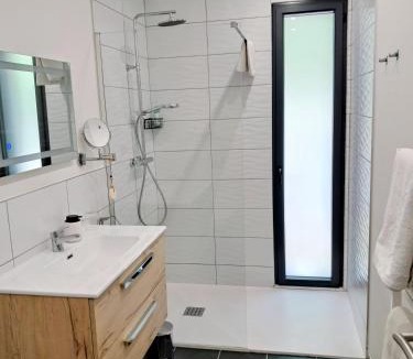 Apt Bed & Breakfast | La Possibilité d'une Ile