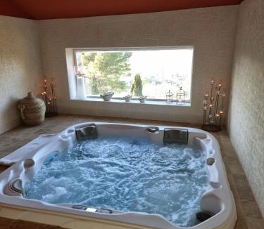 Sabran Apartment | La Pousterle de Sabran - Piscine & Spa