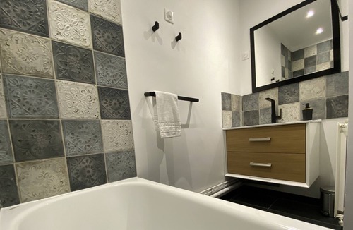 Saint-Hilaire-Saint-Florent Apartment | La Propriété de Bacchus