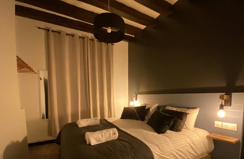 Saint-Hilaire-Saint-Florent Apartment | La Propriété de Bacchus