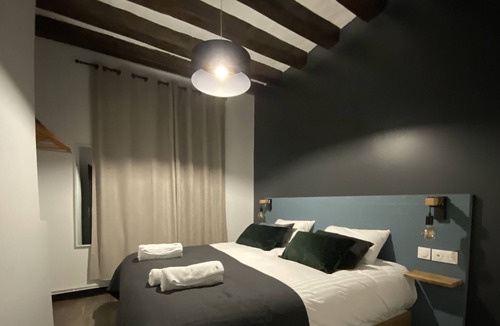 Saint-Hilaire-Saint-Florent Apartment | La Propriété de Bacchus