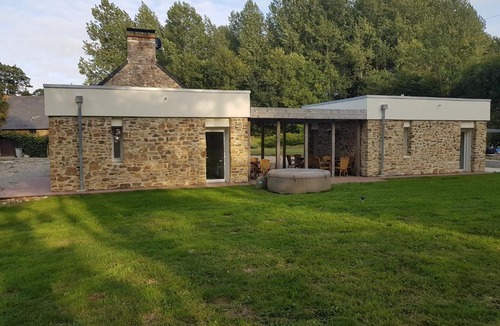 Saint-Pierre-d'Artheglise Apartment | La Puisatière