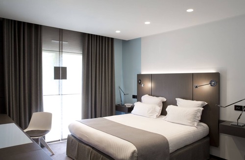 Centre Ville Hotel | La Pyramide Patrick Henriroux