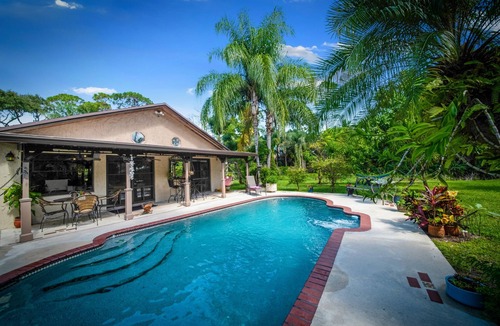 Lake Worth Apartment | La Quiete Cove for One