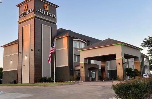 Sulphur Springs Hotel | La Quinta by Wyndham Sulphur Springs