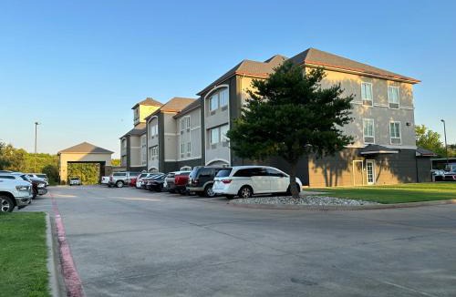 Sulphur Springs Hotel | La Quinta by Wyndham Sulphur Springs