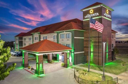 Alvarado Hotel | La Quinta by Wyndham Alvarado