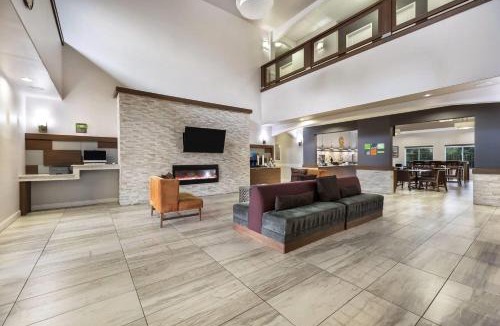 Alvin Hotel | La Quinta by Wyndham Alvin