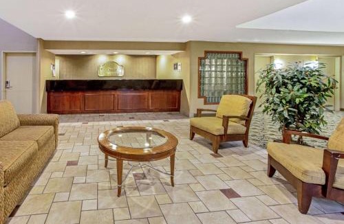 Appleton Hotel | La Quinta by Wyndham Appleton College Avenue