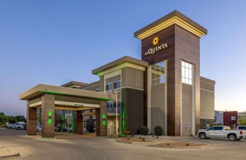 Artesia Hotel | La Quinta by Wyndham Artesia