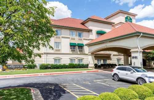 Bentonville Hotel | La Quinta by Wyndham Bentonville