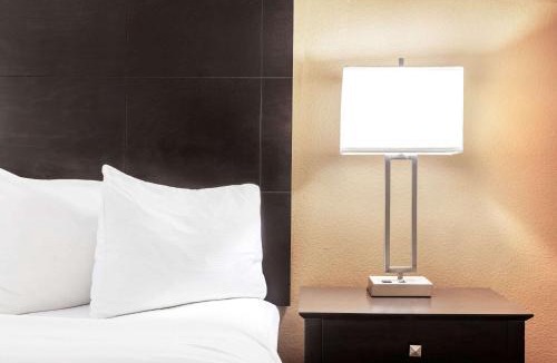 Beeville Hotel | La Quinta by Wyndham Beeville