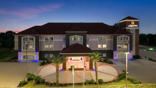 Brookshire Hotel | La Quinta by Wyndham Brookshire West Katy