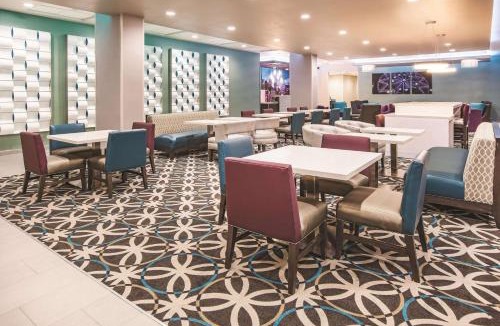 The Colony Hotel | La Quinta by Wyndham Dallas Plano - The Colony