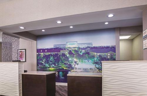 Plano Hotel | La Quinta by Wyndham Dallas Plano West