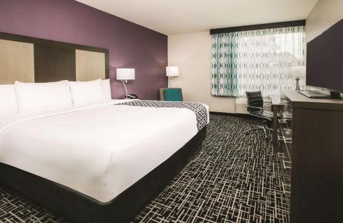 Park Central Hotel | La Quinta by Wyndham Dallas - Richardson