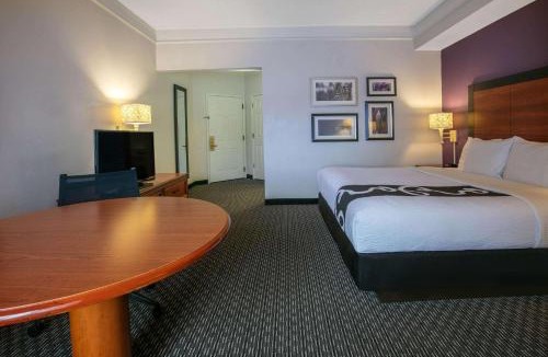 North Dallas Hotel | La Quinta by Wyndham Dallas North Central