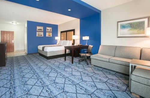 Denton Hotel | La Quinta by Wyndham Denton - University Drive