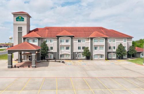 Fairfield Hotel | La Quinta by Wyndham Fairfield TX