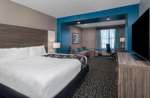 Forsyth Hotel | La Quinta by Wyndham Forsyth