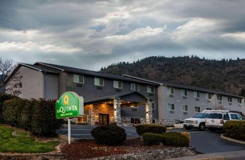 Grants Pass Hotel | La Quinta by Wyndham Grants Pass