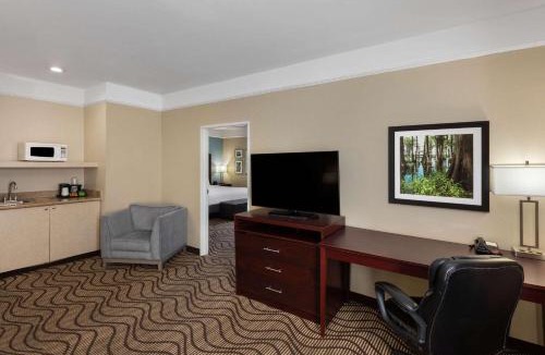 Bayou Cane Hotel | La Quinta by Wyndham Houma