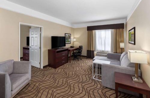 Bayou Cane Hotel | La Quinta by Wyndham Houma