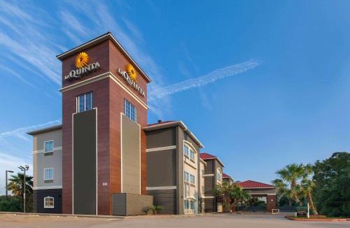 New Caney Hotel | La Quinta by Wyndham Houston New Caney