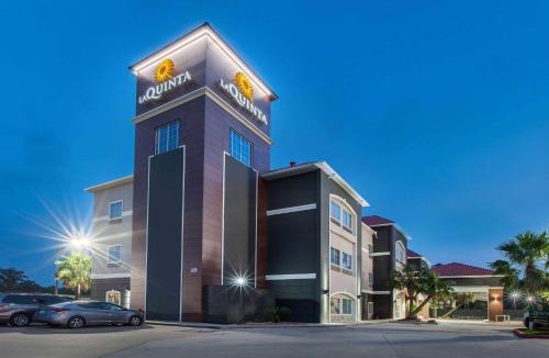 New Caney Hotel | La Quinta by Wyndham Houston New Caney