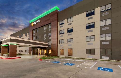 Brookhollow Hotel | La Quinta by Wyndham Houston NW Brookhollow