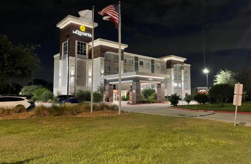 Barker Hotel | La Quinta by Wyndham Houston NW Beltway8/WestRD