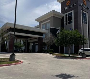 Karnes City Hotel | La Quinta by Wyndham Karnes City - Kenedy