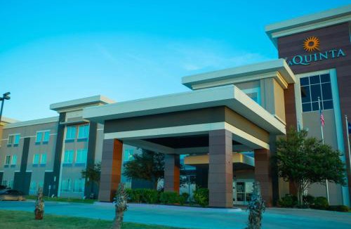 Karnes City Hotel | La Quinta by Wyndham Karnes City - Kenedy