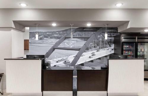 Kyle Hotel | La Quinta by Wyndham Kyle - Austin South