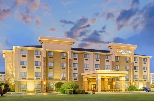 Midwest City Hotel | La Quinta by Wyndham Midwest City - Tinker AFB