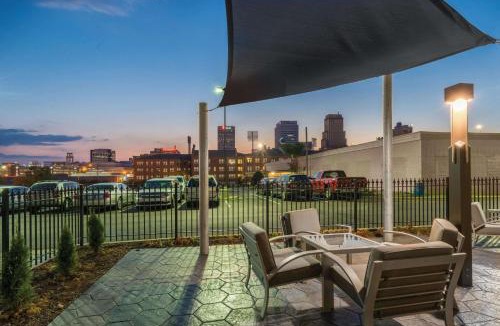 Downtown Memphis Hotel | La Quinta by Wyndham Memphis Downtown