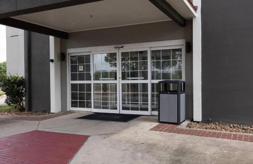 Pearland Hotel | La Quinta by Wyndham Pearland