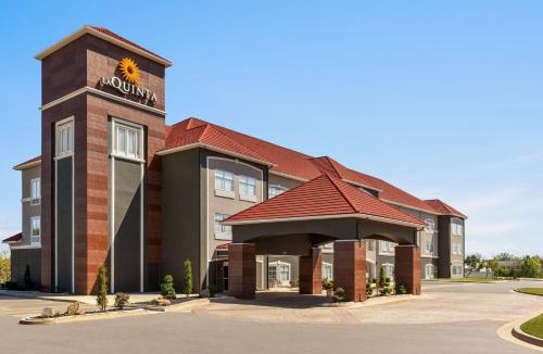 Shawnee Hotel | La Quinta by Wyndham Shawnee
