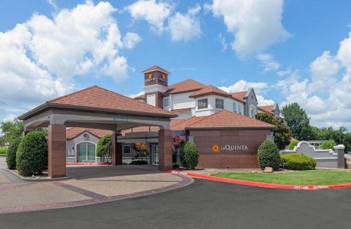 Sherman Hotel | La Quinta by Wyndham Sherman