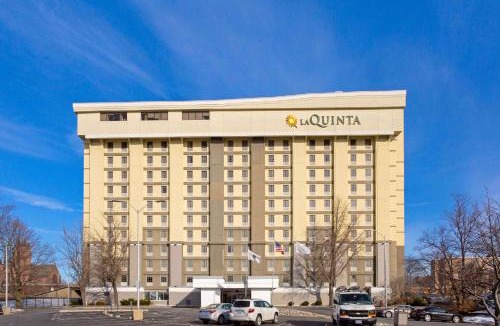 Metro Center Hotel | La Quinta by Wyndham Springfield