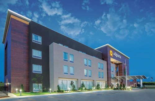 Broken Arrow Hotel | La Quinta by Wyndham Tulsa Broken Arrow