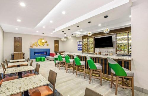 Brazos Hotel | La Quinta by Wyndham Waco Baylor Downtown