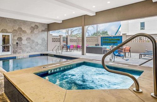 Brazos Hotel | La Quinta by Wyndham Waco Baylor Downtown