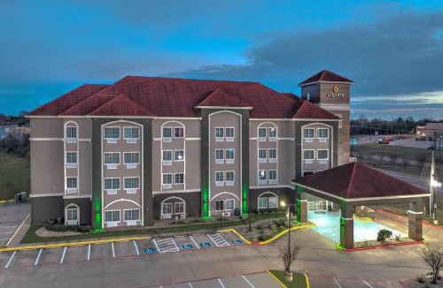 Paris Hotel | La Quinta Inn and Suites by Wyndham Paris