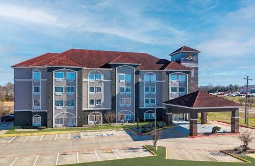 Paris Hotel | La Quinta Inn and Suites by Wyndham Paris