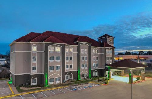 Paris Hotel | La Quinta Inn and Suites by Wyndham Paris