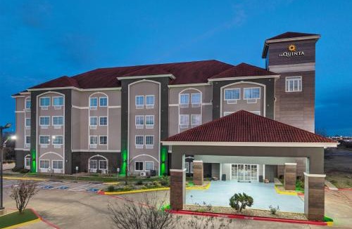 Paris Hotel | La Quinta Inn and Suites by Wyndham Paris